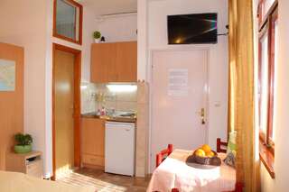 Гостевой дом Guest House Tomanovic Херцег-Нови Номер-студио с видом на море (для 3 взрослых)-9